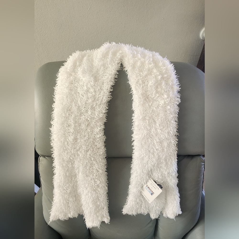 🧣NWT Illusion Scarf